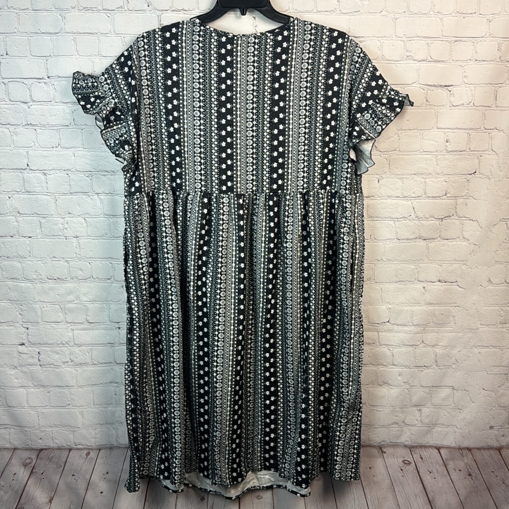 BloomChic Black and White Patterned Midi Pocket Dress Plus Size 1X - Picture 6 of 6